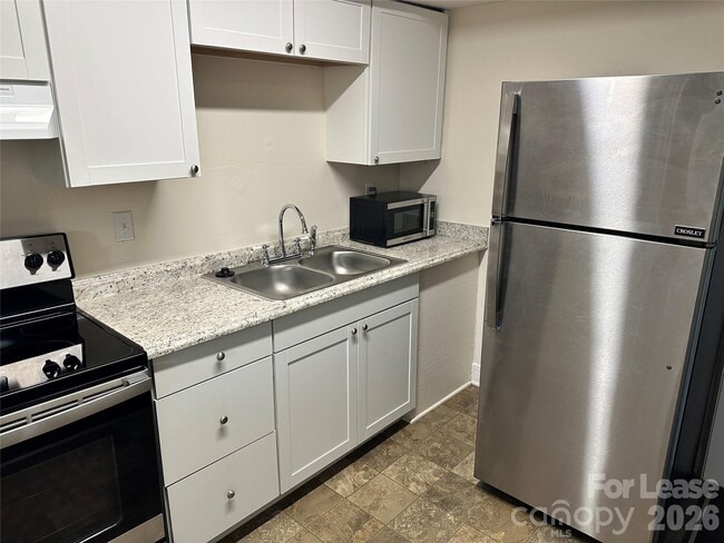 Building Photo - 920 McAlway Rd