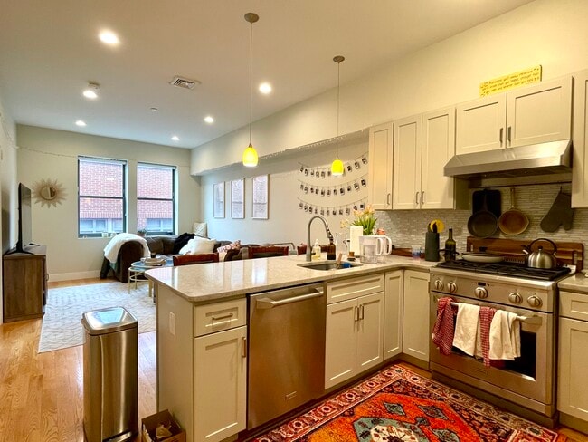 Building Photo - 715 Boylston St