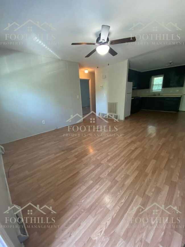 Photo - 202 Kennemore St Townhome