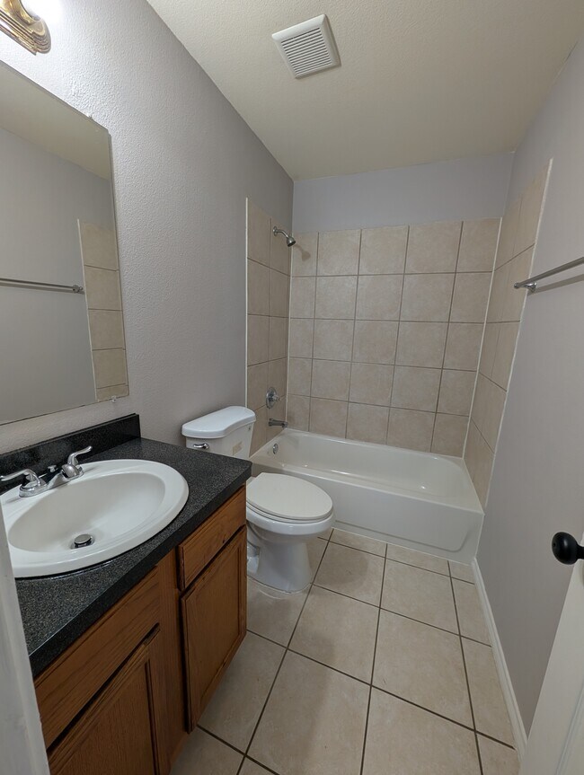 Foto del edificio - 1707 Tina Marie Rd
