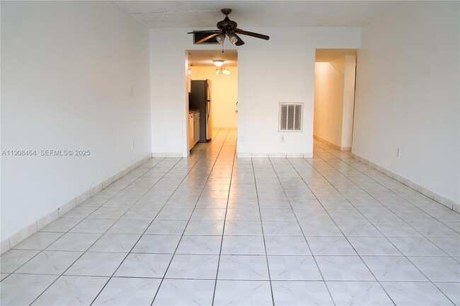 Building Photo - 9210 Fontainebleau Blvd