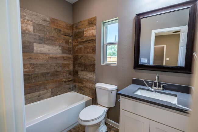 Building Photo - 109 Brown St