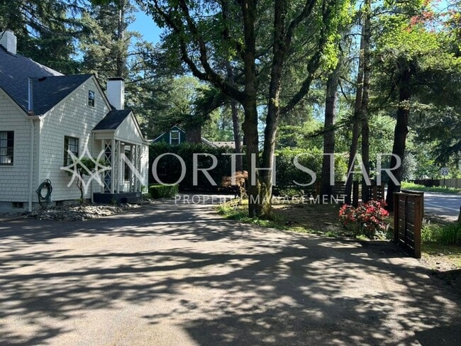 Building Photo - Newly Remodeled Lake Oswego Cottage With Lake Access.