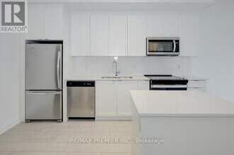 Building Photo - 55 Duke St W