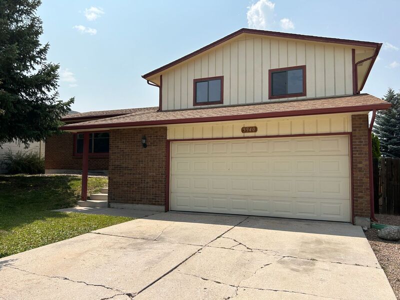 Primary Photo - 5940 Breeze Ct