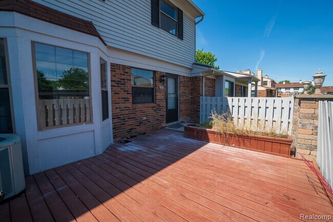 Building Photo - 43479 Arbor Way W