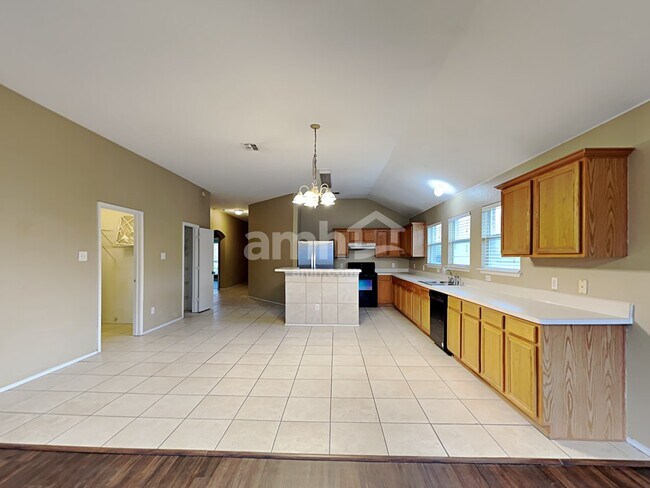 Building Photo - 2601 Lakefield Drive
