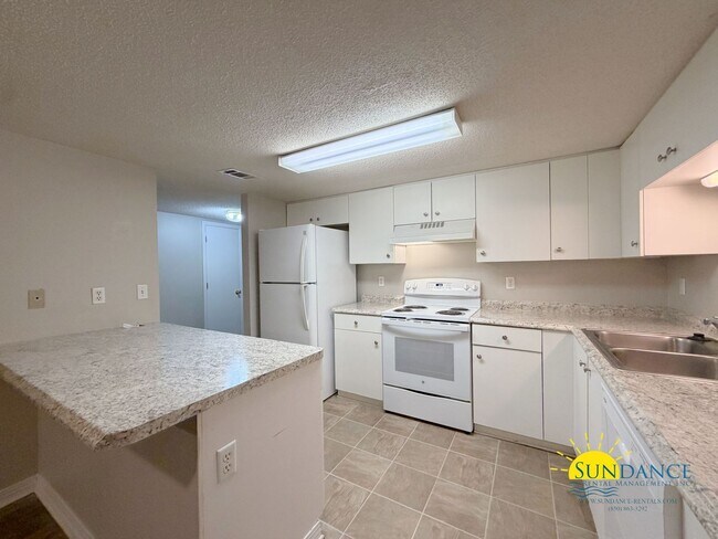 Foto del edificio - Newly Renovated 3 Bedroom Townhouse in Fort Walton Beach!
