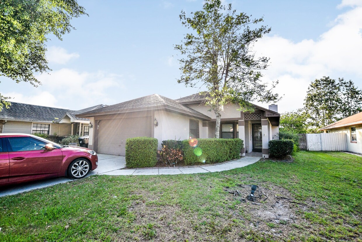 Primary Photo - BEAUTIFUL Lakefront 3 bedroom, 2 bath, 2 c...