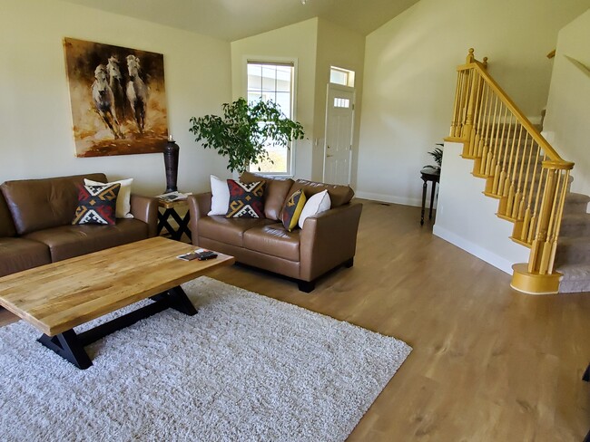 Building Photo - 6586 Aston Cir
