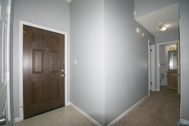Foto del edificio - 215 Cypress Creek Dr