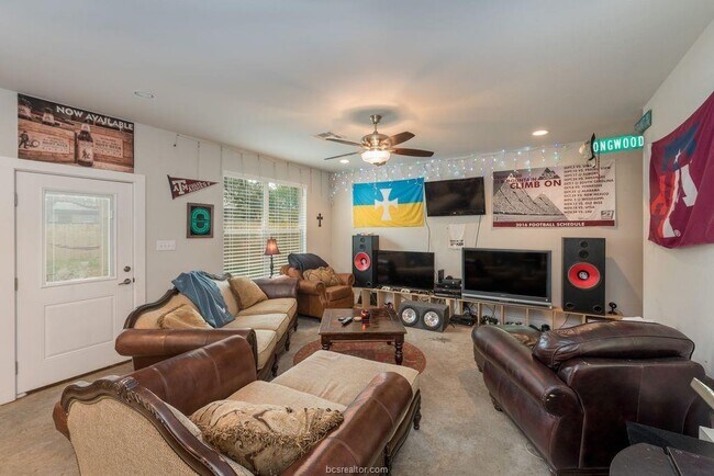 Building Photo - 4312 Oaklawn St