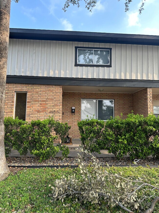 Foto del edificio - 1600 W Nolana Ave