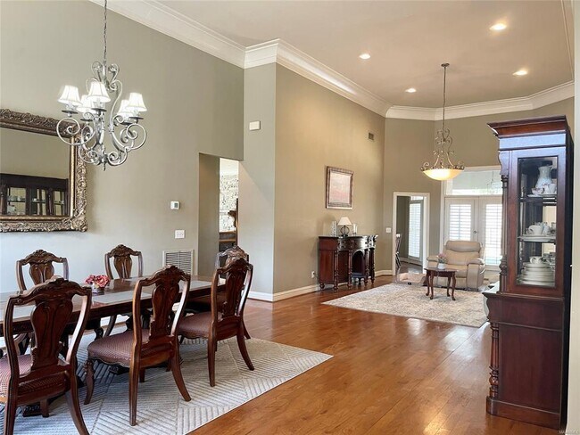 Foto del edificio - 6151 Henley Way