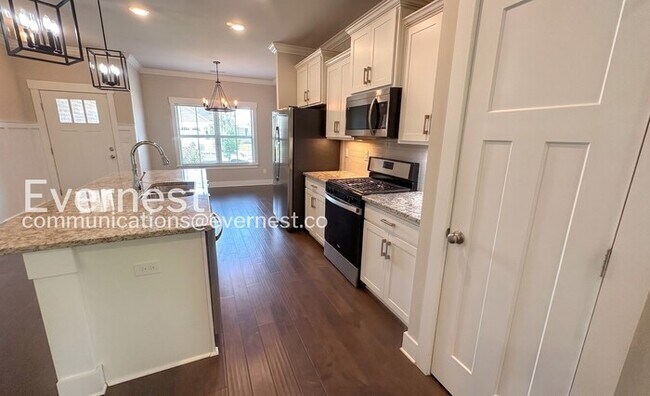 Building Photo - 3-Bed/2-Bath Home/Pet Friendly/Available Now!