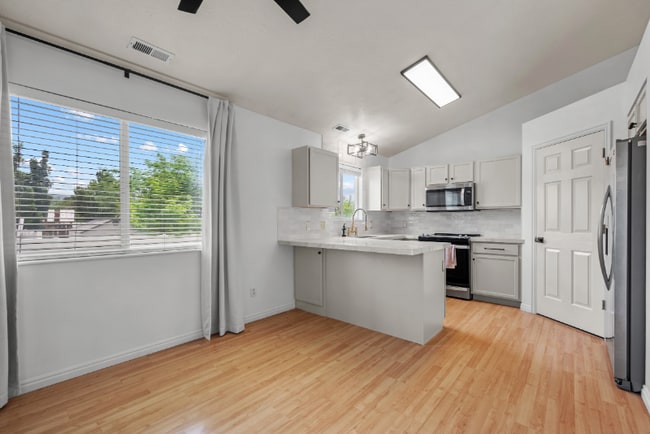 Foto del edificio - 617 S 1370 W