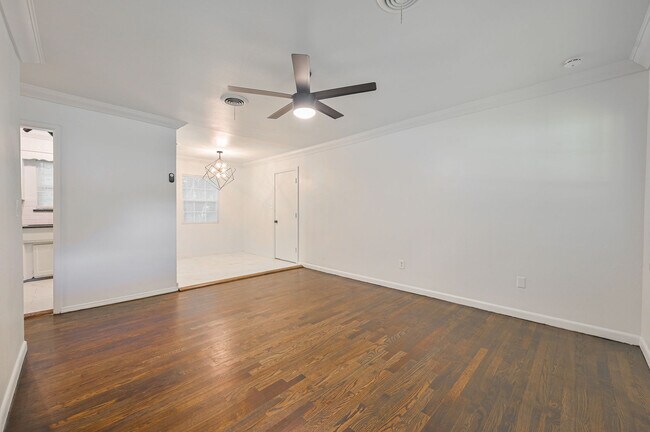 Foto del edificio - 3501 Sycamore Dr