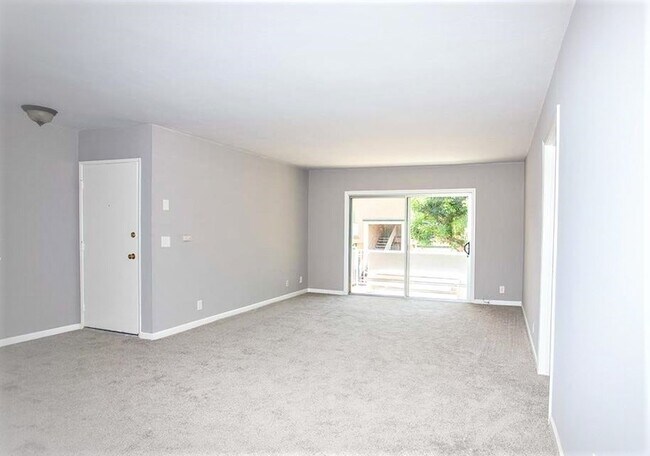 Foto del edificio - 4560 Maple Avenue, Unit 236