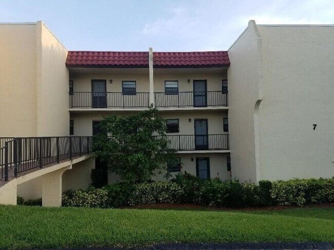 Foto del edificio - 2050 Oleander Blvd