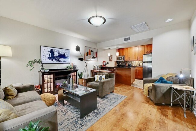 Foto del edificio - 7685 Northcross Dr