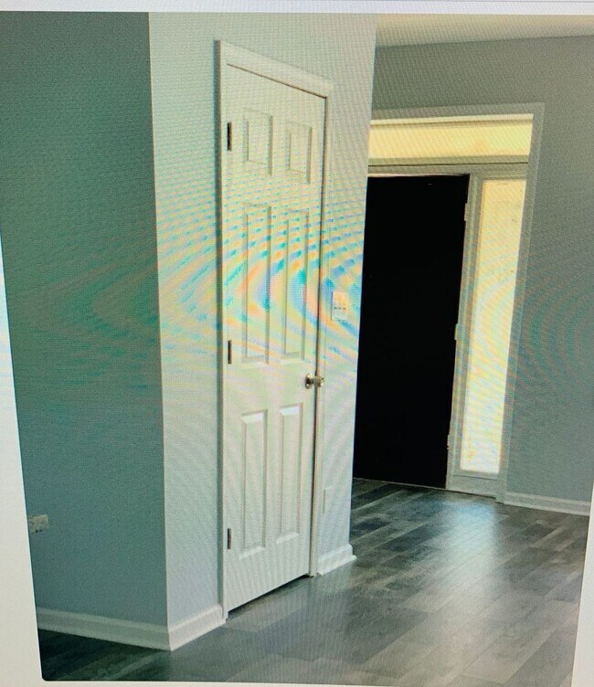 Foto del edificio - Renovated 3 Bedroom / 2 Bathroom located in Park heights Neighborhood