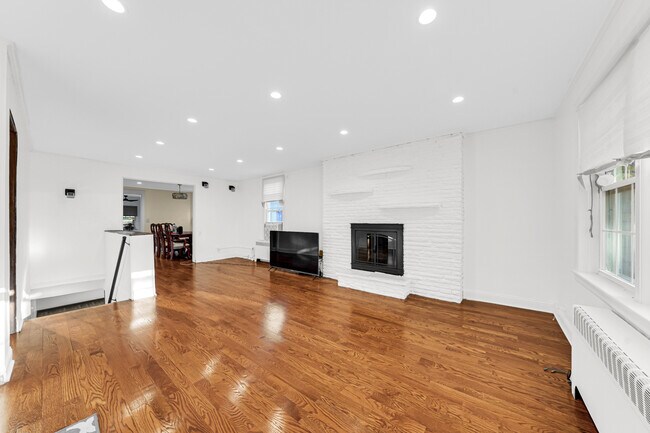 Foto del edificio - 8709 Callie Ave