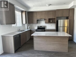 Building Photo - 1259-1259 Lily Cres