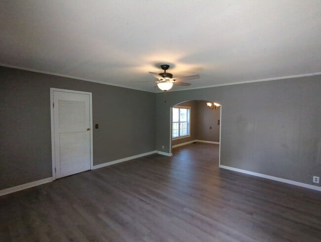 Building Photo - Chickamauga House Available