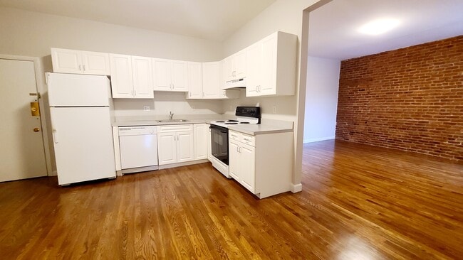 Building Photo - 25 Stearns Rd