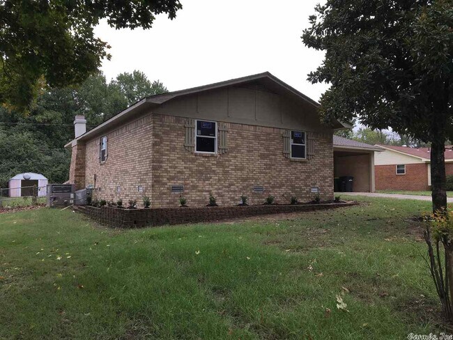 Building Photo - 2 Pamela Ln