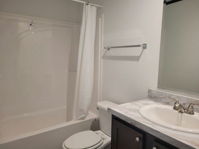 Foto del edificio - 304 Oak Ln