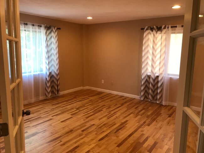 Building Photo - 274 Chestnut Ave