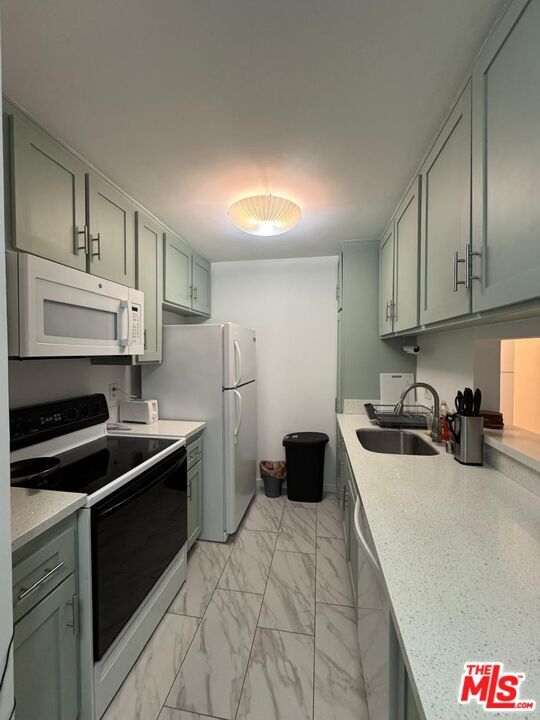 Building Photo - 1351 N Orange Dr