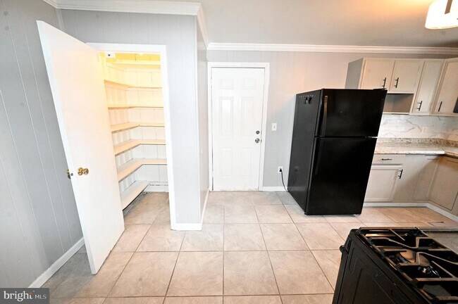 Building Photo - 2610 Lakehurst Ave