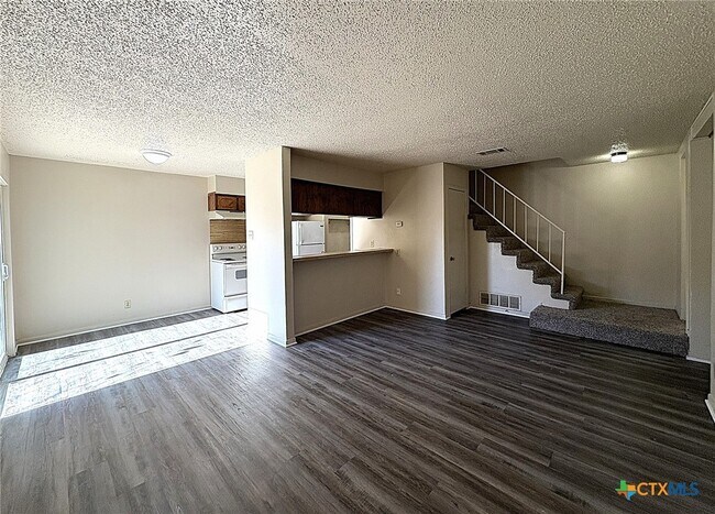 Foto del edificio - 1202 Covey Ln