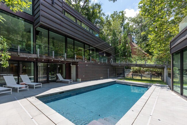 Foto del edificio - 2846 Davenport St NW