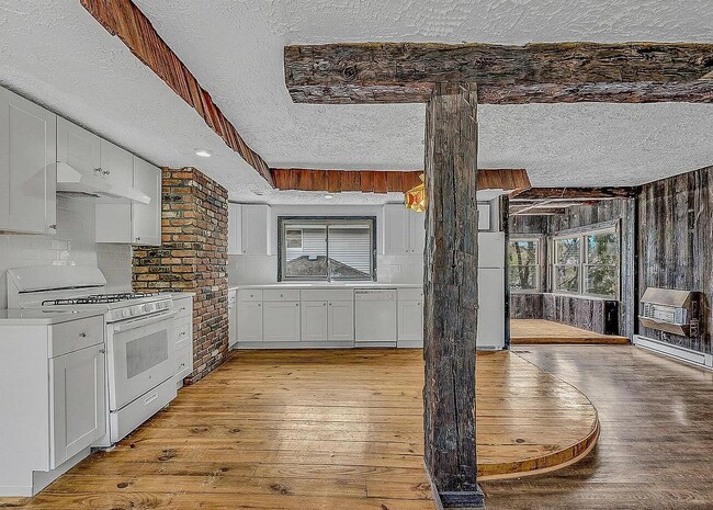 Foto del edificio - 213 Colburn Ave