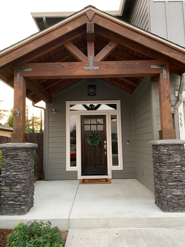 Front Entry - 959 N Noble Loop