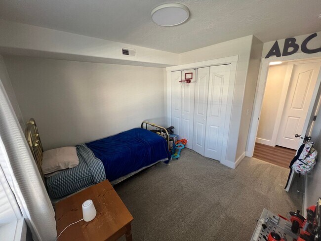Foto del edificio - Come check out this condo