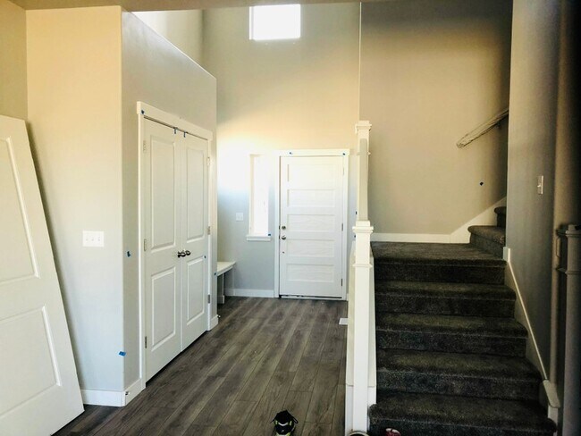 Building Photo - 552 S Dapple Dr