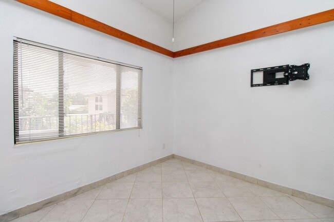 Building Photo - ANNUAL UNFURNISHED ** Wiggins Pass West **...