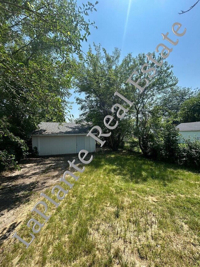 Building Photo - Beautiful 3-Bedroom Home with Modern Touch...