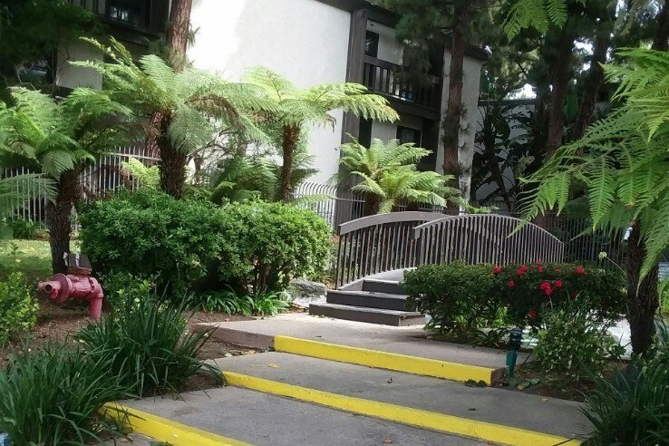 Cross Creek Village - 7765 W 91st St