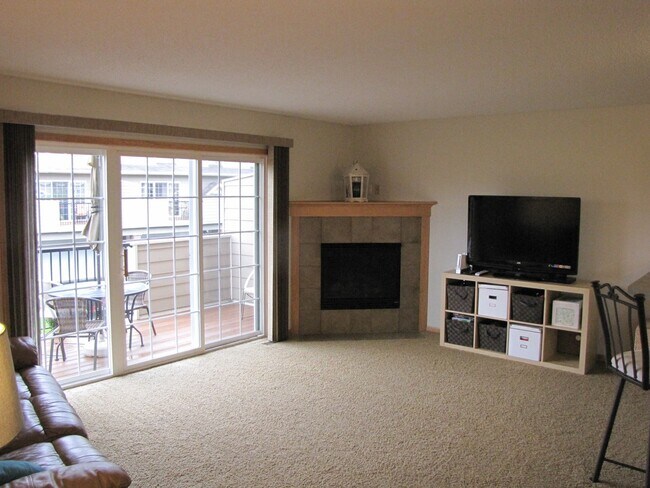 Foto del edificio - End-unit 3 Bd/2.5 Ba Townhome- Built 2007-...