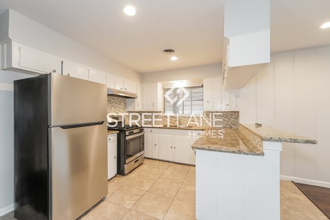 Building Photo - Charming 3 Bedroom in Houston!