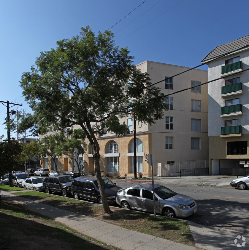 Building Photo - La Posada