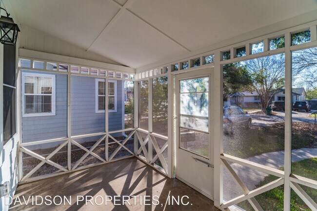 Foto del edificio - 2 br, 1 bath House - 351 Redwood St