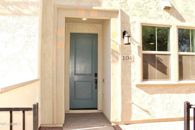 Building Photo - 2625 S Peppertree Dr