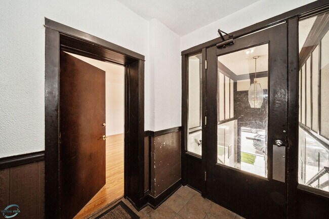 Building Photo - 6207 S Dorchester Ave