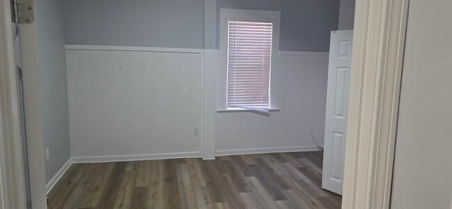 Building Photo - 541 Pond St